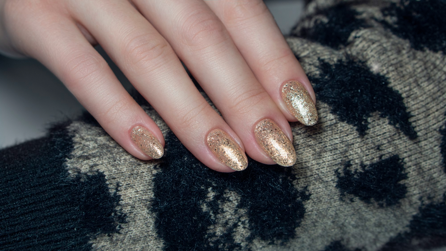 gold-nails